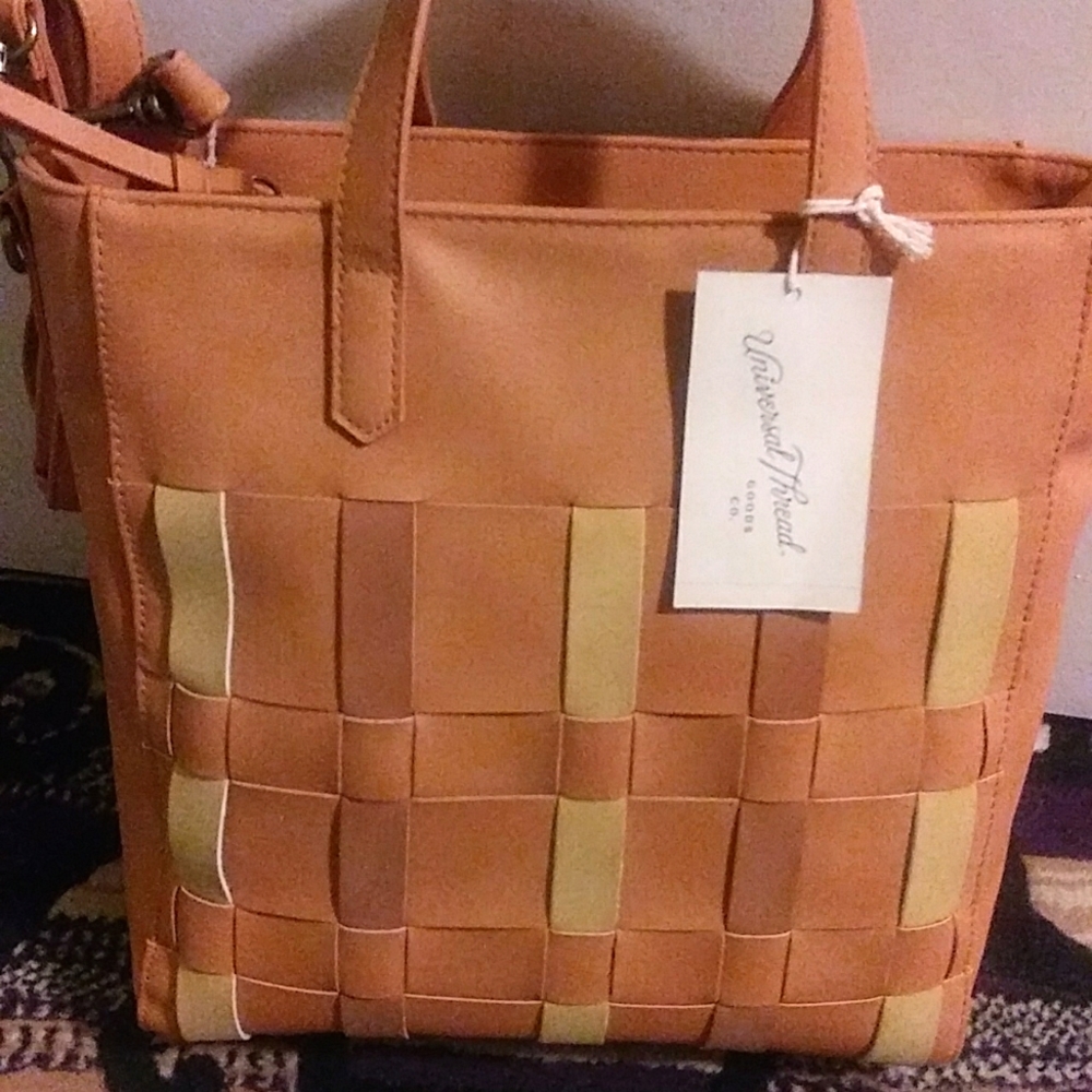 Universal thread crossbody bag